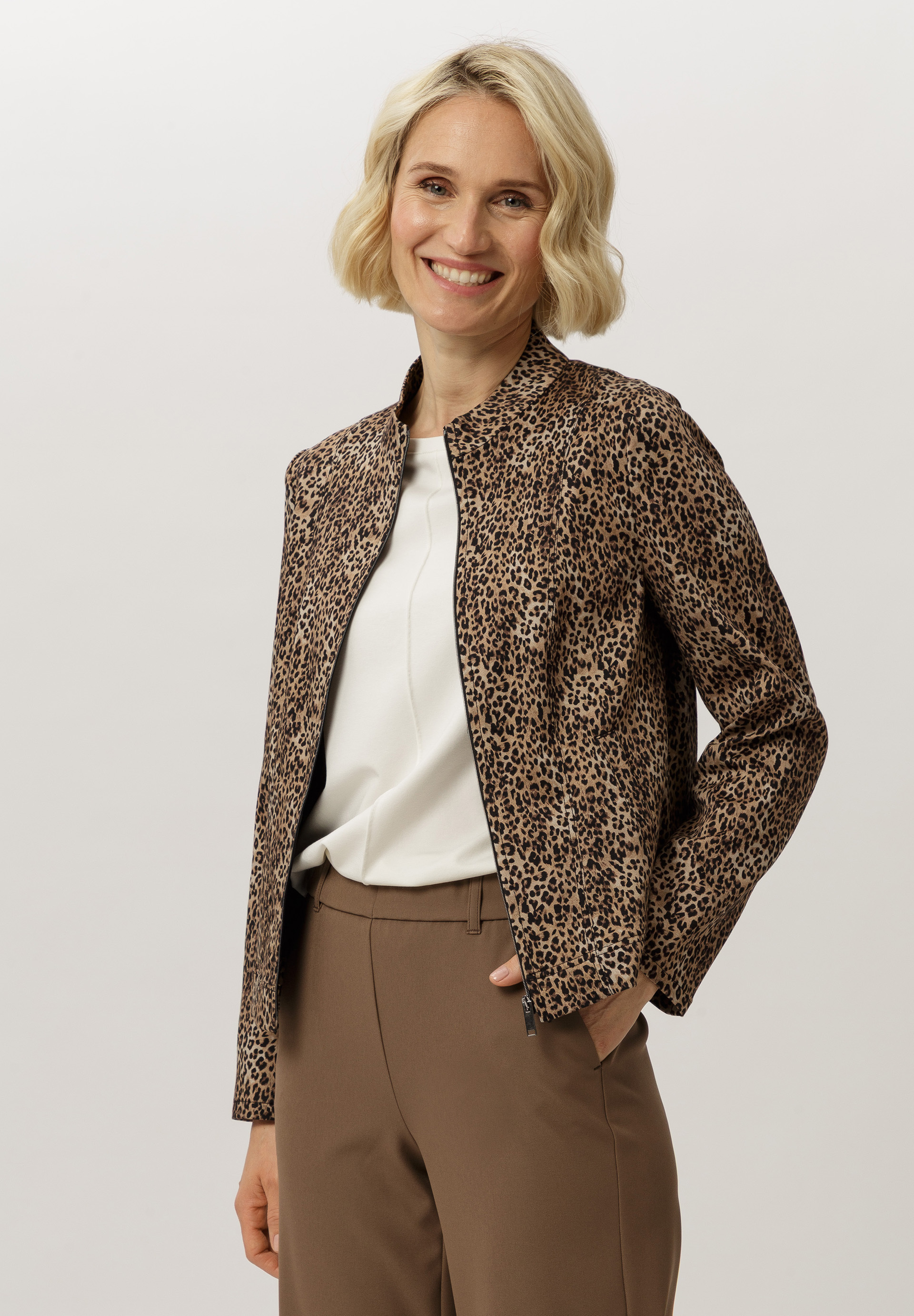 Blazer In trendy animal print Blazer In trendy animal print - Product Image 1
