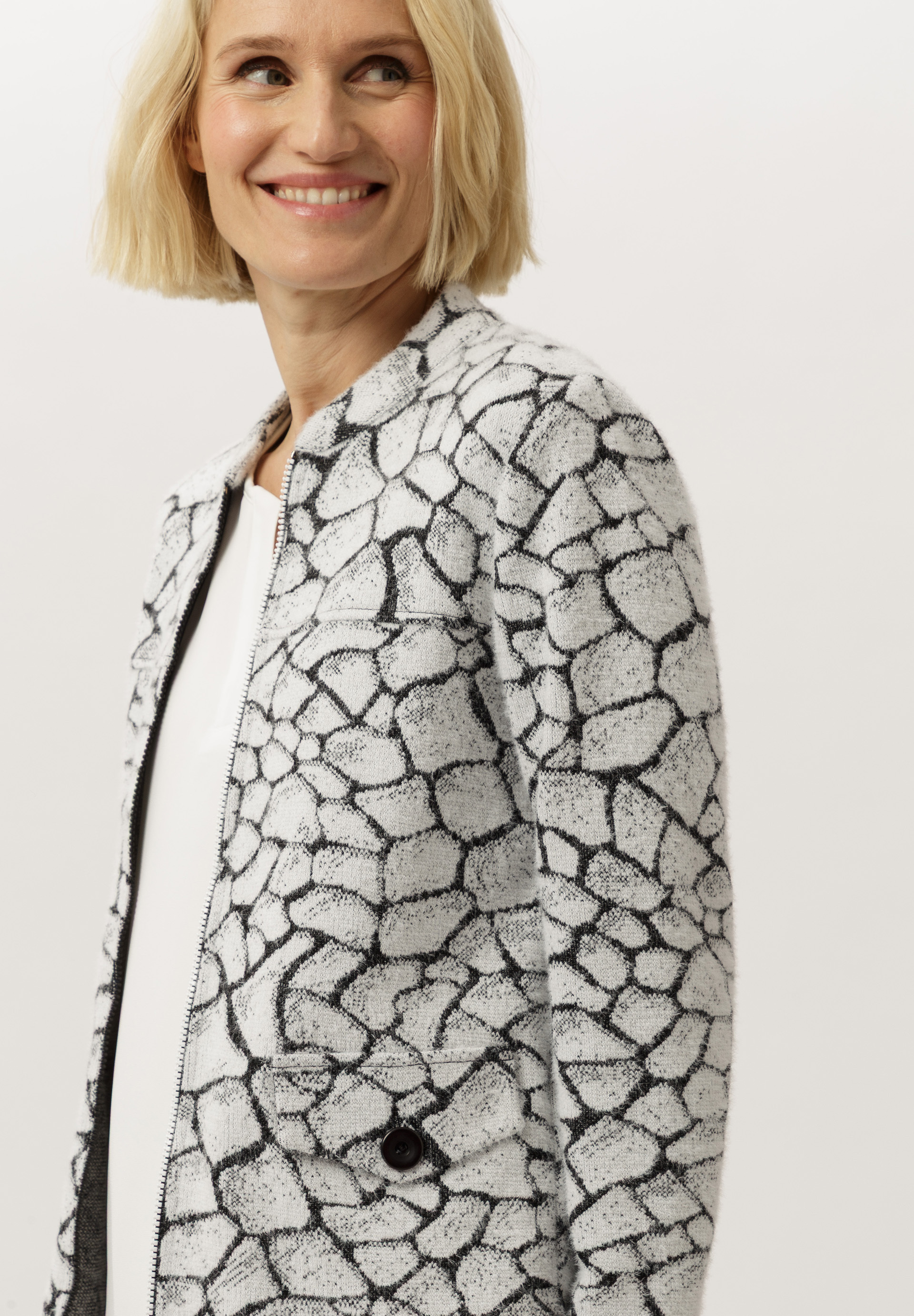 Strickjacke in modernem Fancy-Strick - Produktbild 1