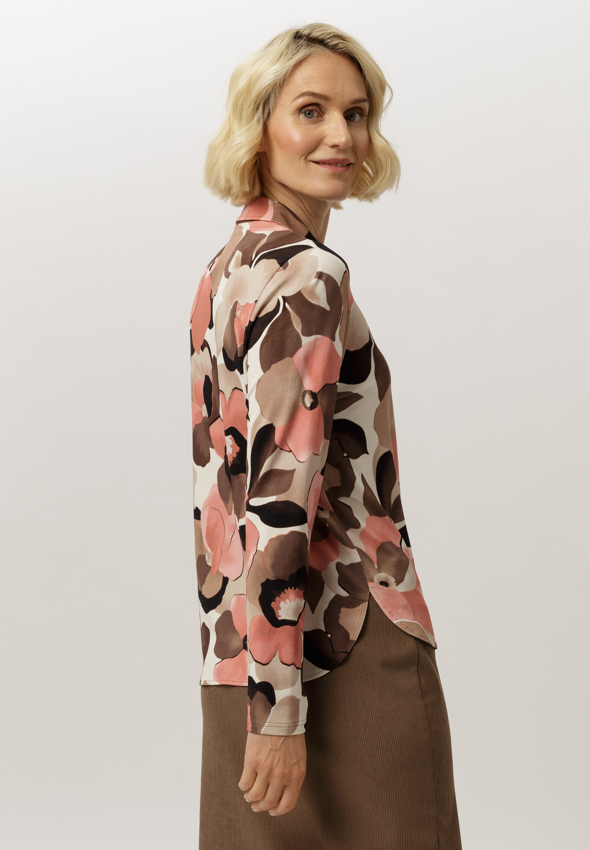 Blouse With floral print - Bild 2 Langarm, Bluse, Erwachsener, Person, Frau