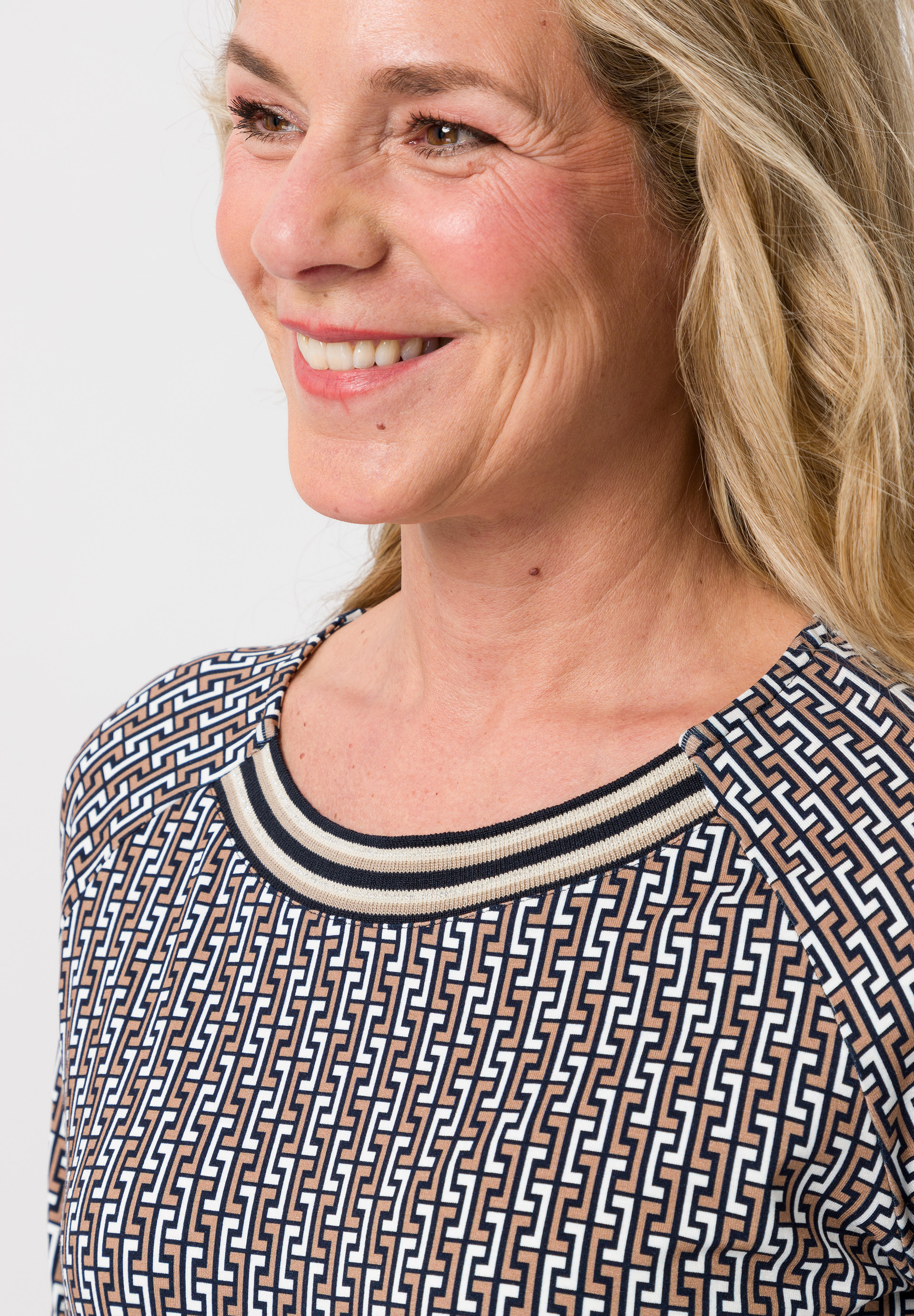 Shirt in an attractive design - Bild 4 Shirt in an attractive design - Bild 4