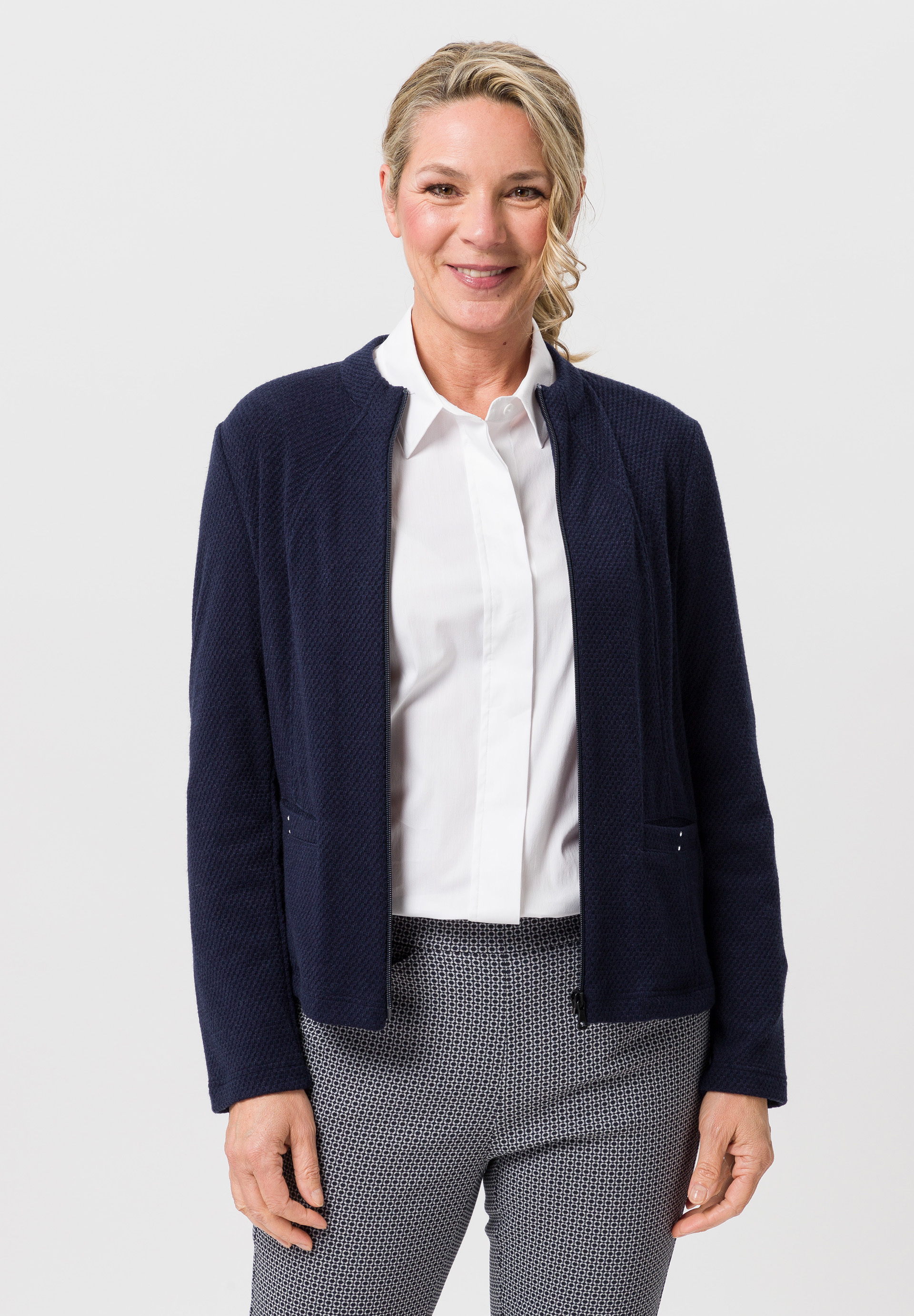 Cardigan in a flattering fit - Bild 1 Blazer, Mantel, Jacke, Pullover, Person, Blazer, Mantel, Jacke, Pullover, Person, Blazer, Mantel, Jacke, Pullover, Person, Blazer, Mantel, Jacke, Pullover, Person, Blazer, Mantel, Jacke, Pullover, Person, Blazer, Mantel, Jacke, Pullover, Person