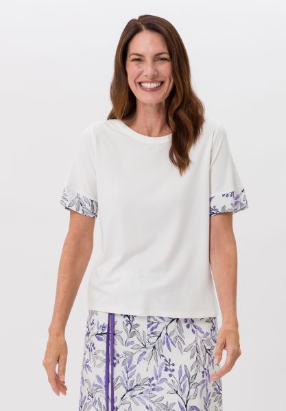 Feminines Shirt im Materialmix