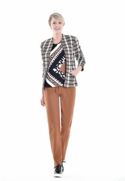 Jacke mit angeschnittenem Kragen