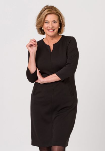Kleid mit dekorativen Absteppungen