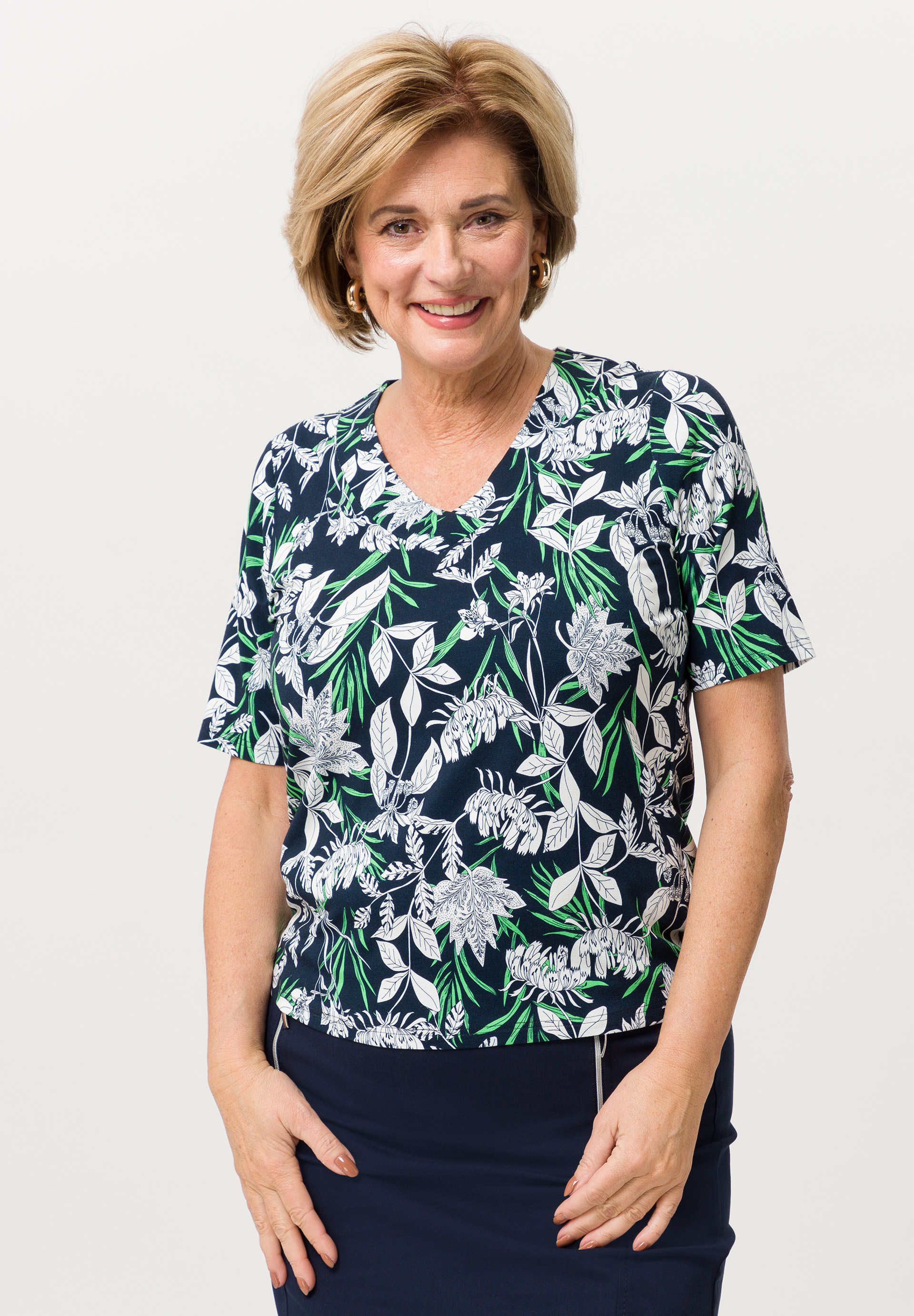 Thermisch Of vragenlijst Shirt met geaccentueerde halslijn en halve mouw | Blouson & Shirts | Damesmode | FRANK WALDER Thermisch Of vragenlijst Shirt met geaccentueerde halslijn en halve mouw | Blouson & Shirts | Damesmode | FRANK WALDER